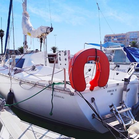 Voilier A Quai Au Calme Hotel Canet-en-Roussillon Luaran gambar