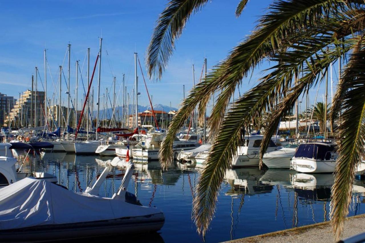 Voilier A Quai Au Calme Hotel Canet-en-Roussillon Luaran gambar