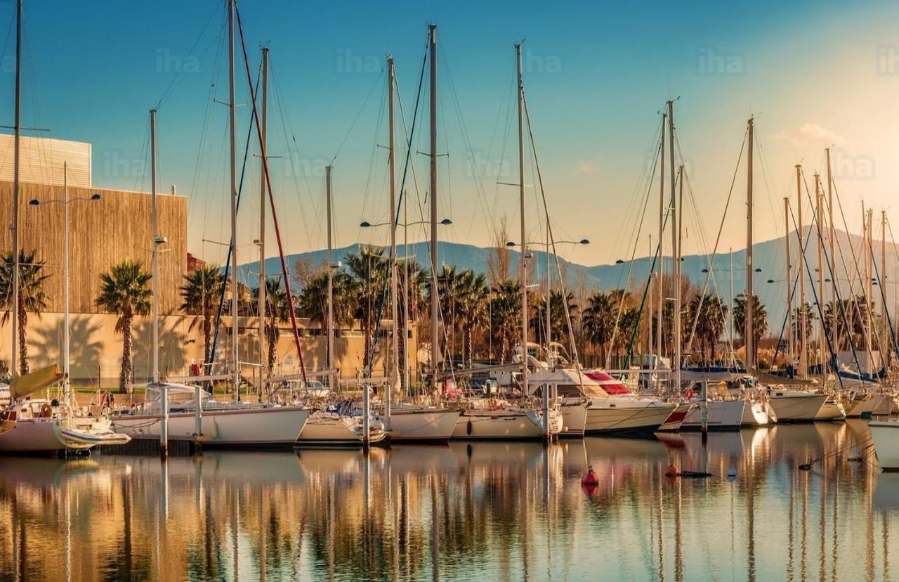 Voilier A Quai Au Calme Hotel Canet-en-Roussillon Luaran gambar