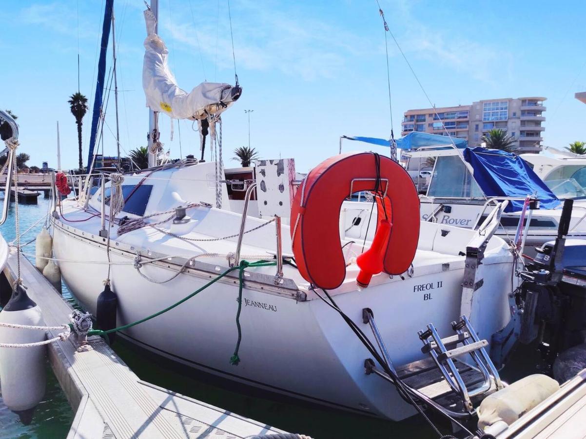 Voilier A Quai Au Calme Hotel Canet-en-Roussillon Luaran gambar